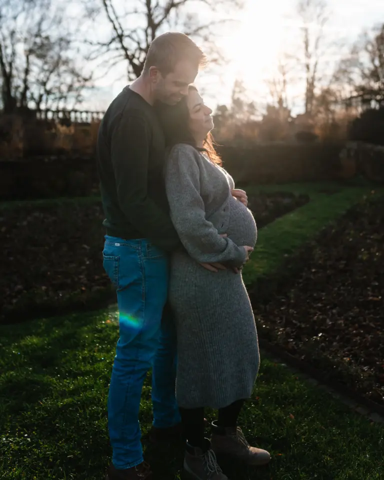 Pärchen Fotoshooting Ehepaar Schwanger Babybauch
