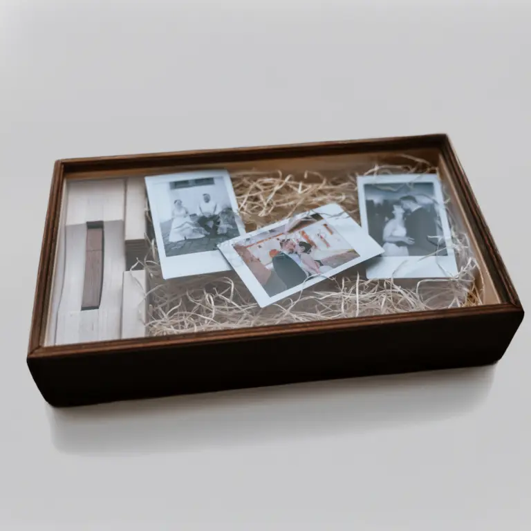 Holzbox Braun Hochzeit USB Stick Holz Farbe Wedding Stroh Polariod Bild