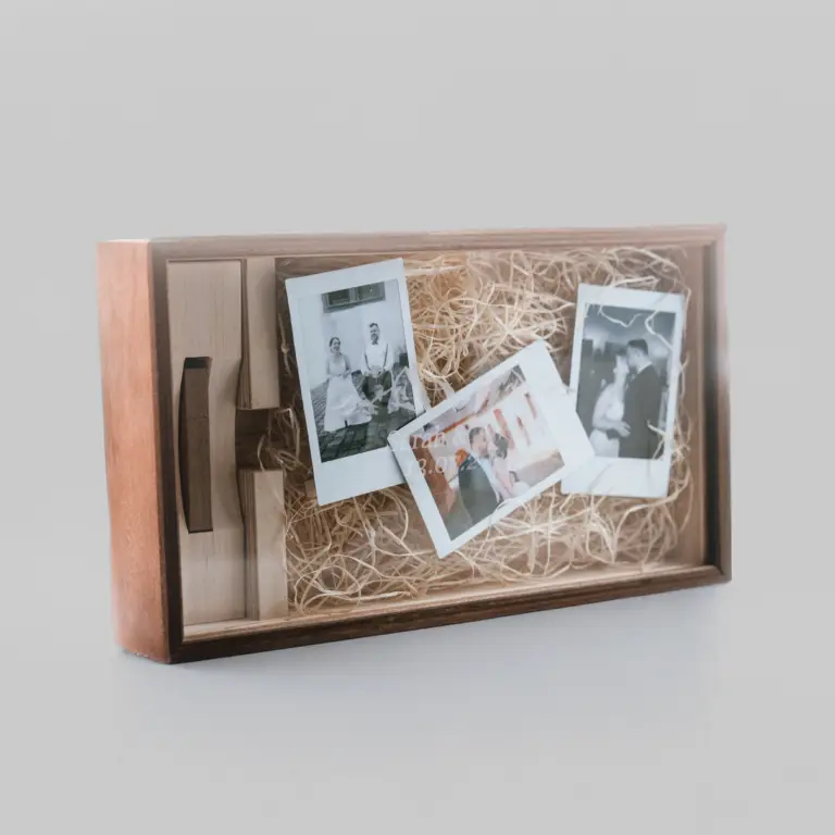 Holzbox Braun Hochzeit USB Stick Holz Farbe Wedding Stroh Polariod Bild