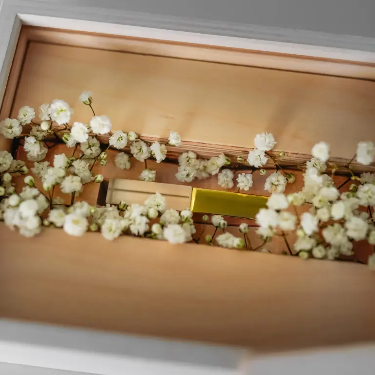 Holzbox Weiß Hochzeit Schleierkraut USB Stick Gold Wedding