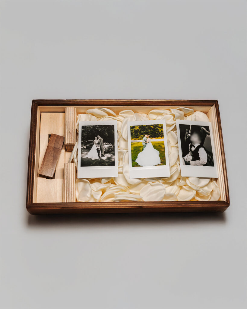 USB Holzbox Braun Holz Hochzeiten Weiße Rosen Polariod Bild Wedding