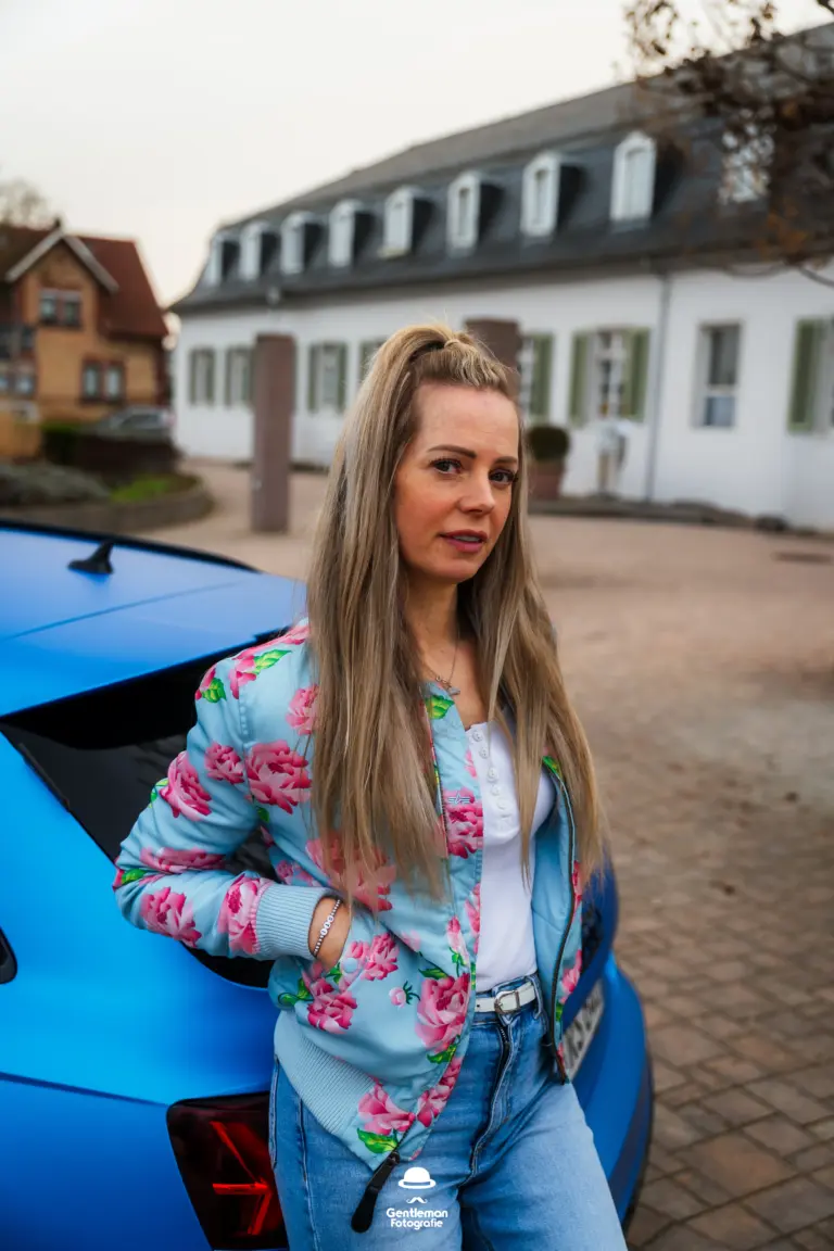 Audi RS6 Blau Matt Metallic Folie Model Portrait Tuning Luftfahrwerk
