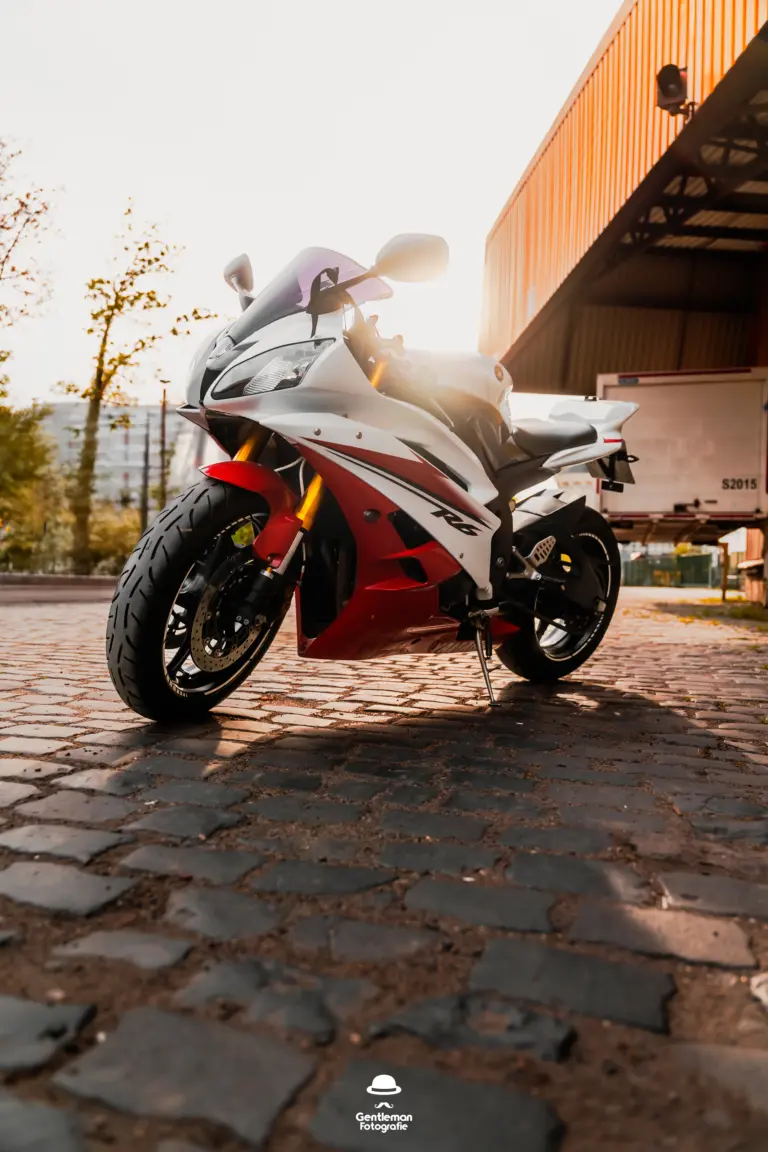 Yamaha R6 Sonnenschein Sunny Day Rot Weiß fahrende aufnahmen Industrie