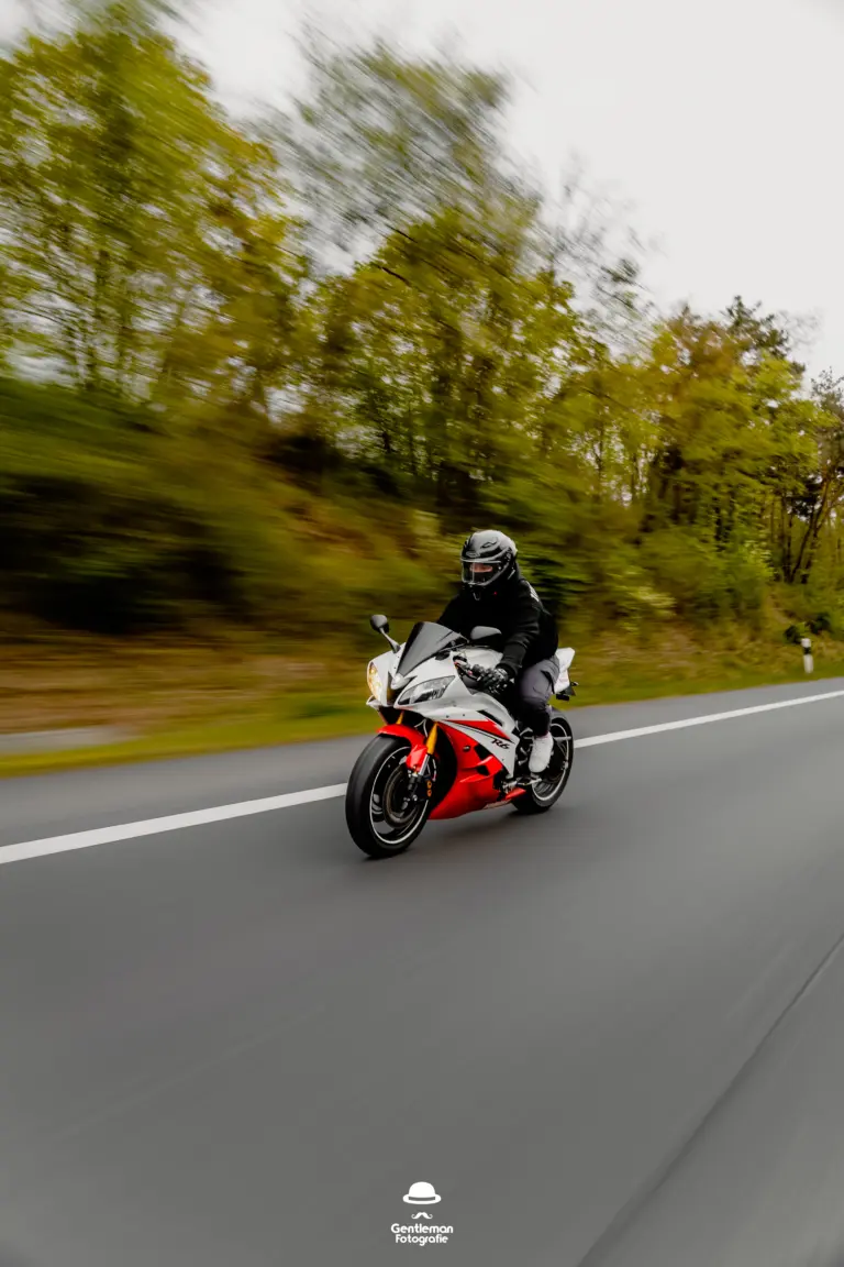 Yamaha R6 Rolling Shot Rot Weiß fahrende aufnahmen