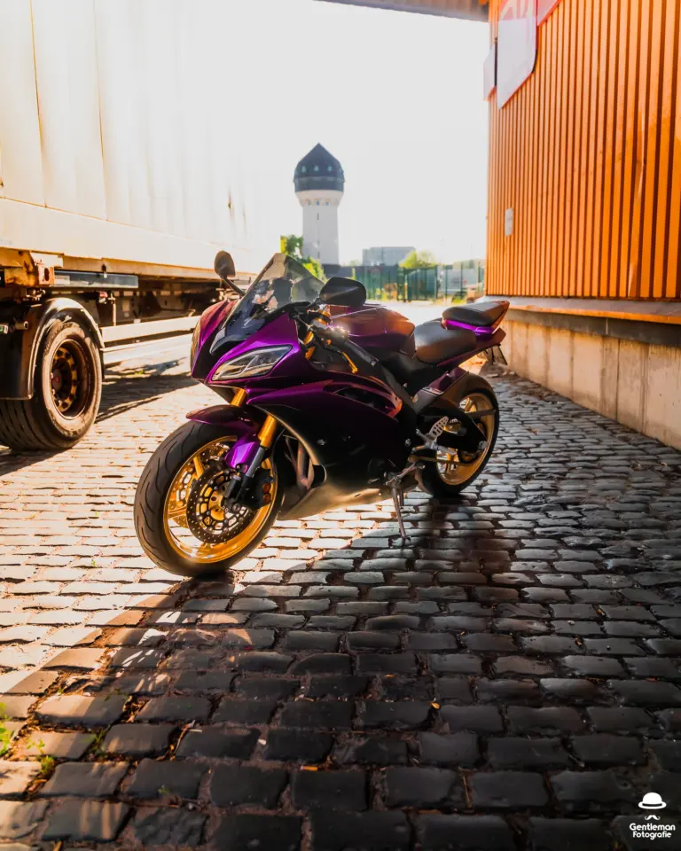 Yamaha R6 Motorrad Lila Bike Bikegirl Fotoshooting