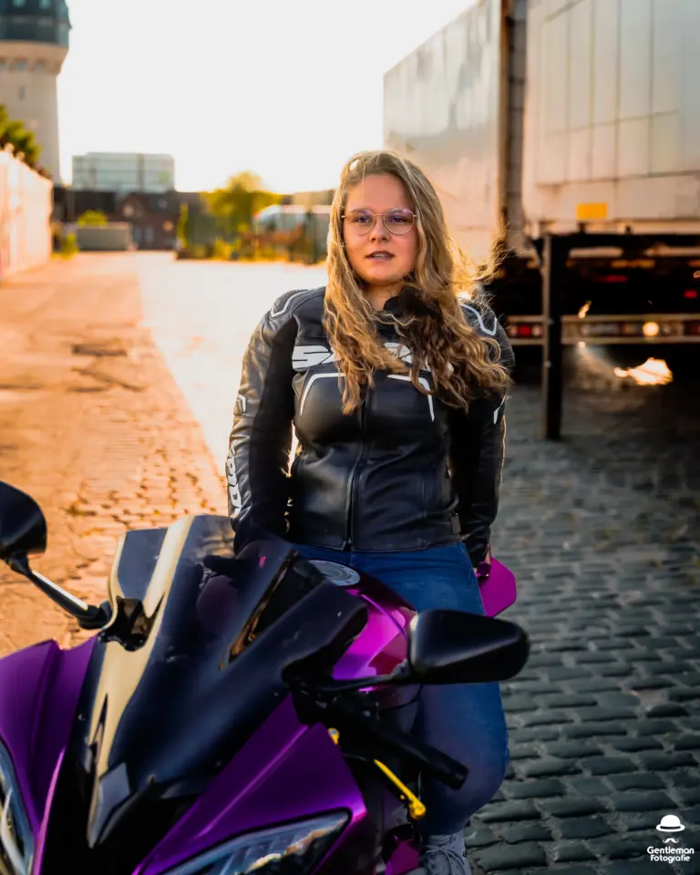 Yamaha R6 Motorrad Lila Bike Bikegirl Fotoshooting