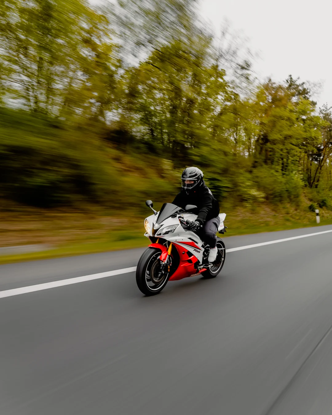 Yamaha R6 Rolling Shot Rot Weiß fahrende aufnahmen